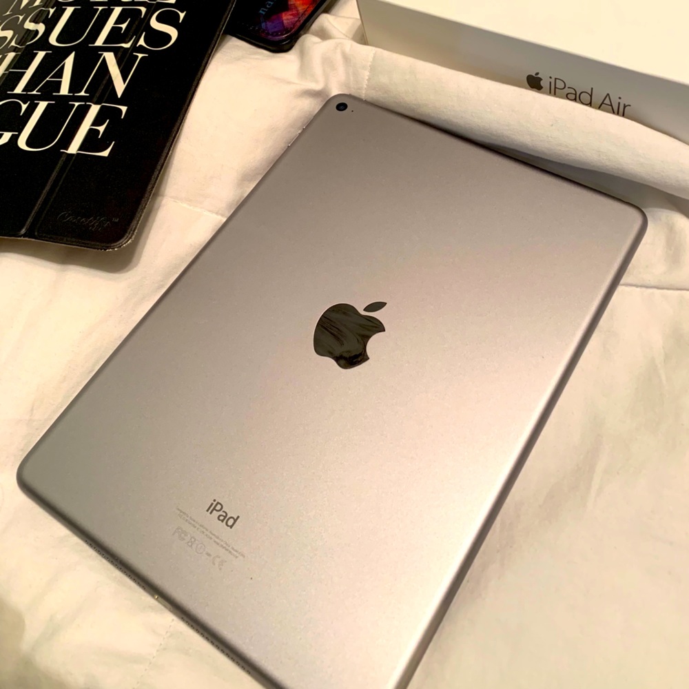 Apple IPad Air with two cases and original box
